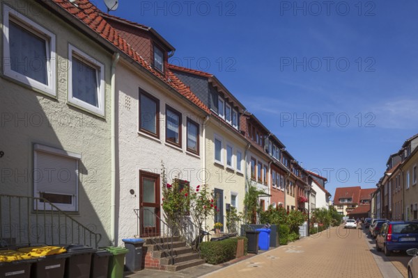 Terraced houses with rubbish bins in the city centre, residential building, Hildesheim, Lower Saxony, Germany, Europe