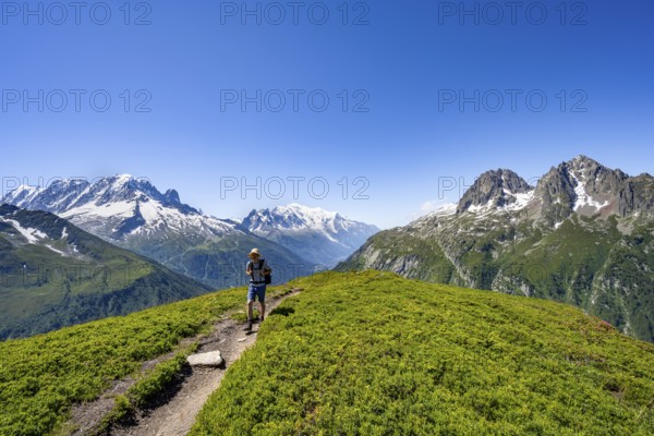 Mountaineer on hiking trail, mountain panorama with glaciated mountain peaks, Aiguille Verte with Aiguille du Midi and Mont Blanc, hike to Aiguillette des Posettes, Chamonix, Haute-Savoie, France, Europe