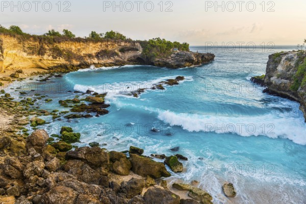 Beach in the Blue Lagoon bay on the holiday island of Nusa Lembongan, blue, algae formation, bright, turquoise, surf, surf, summer, natural spectacle, attraction, beautiful, long-distance travel, exotic, holiday idyll, paradise, paradisiacal, holiday paradise, rock, rocky, rocky coast, bathing bay, bay, coastal landscape, tropical, water, sea, ocean, coast, travel, holiday, tourism, sea view, seascape, Asian, Bali, Indonesia, Asia