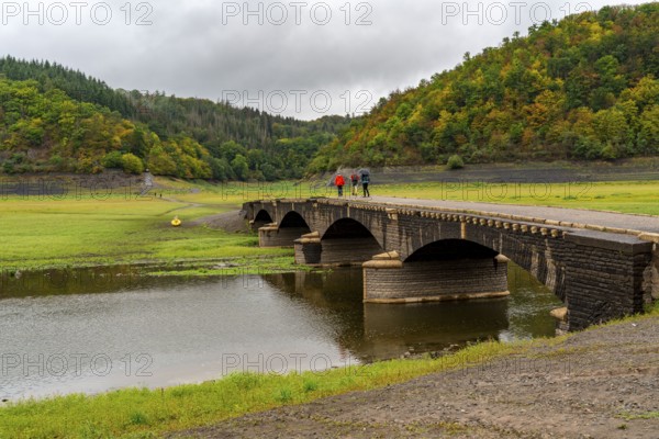 The Edersee, near Waldeck, the third largest reservoir in Germany, currently has only just under 13% of its normal level, the lake was last full in May 2022, dried out due to lack of rain, Asel bridge, exposed by the low water, otherwise flooded, the lake shore and the lake bottom is overgrown with fresh grass, Hesse, Germany, Europe