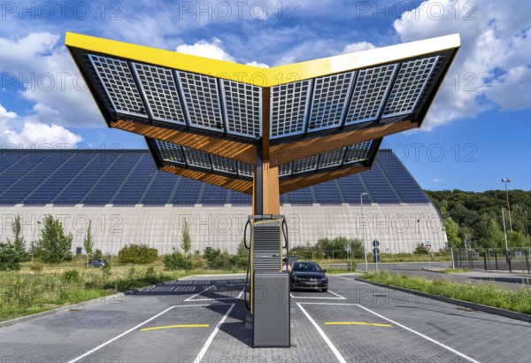 E-fuelling station on the site of the former Lohberg colliery in Dinslaken, 4 300 kW fast-charging columns, from the provider Fastend, the charging current comes from renewable energies, part of it from the photovoltaic roof of the e-fuelling station, North Rhine-Westphalia, Germany, Europe