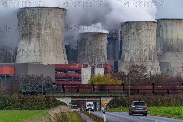 Goods train with brewery coal on its way to the lignite-fired power station, RWE Power AG Niederaussem power station, near Bergheim, North Rhine-Westphalia, North Rhine-Westphalia, Germany, Europe