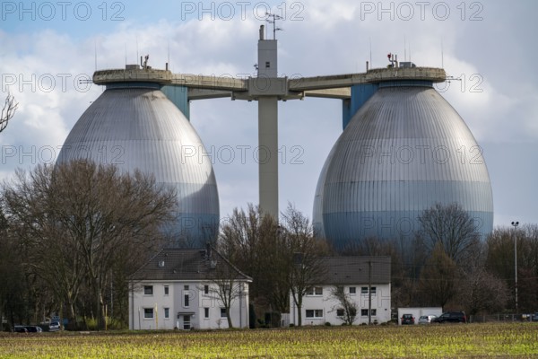 Residential buildings, digestion towers, sewage treatment plant of the Emschergenossenschaft in the Weilheimer Mark in Bottrop, North Rhine-Westphalia, Germany, Europe