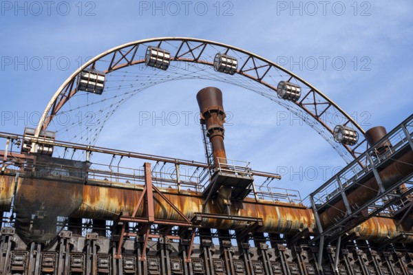 Coke ovens and sun wheel, Zollverein coking plant, UNESCO World Heritage Site, Essen, Ruhr area, North Rhine-Westphalia, Germany, Europe