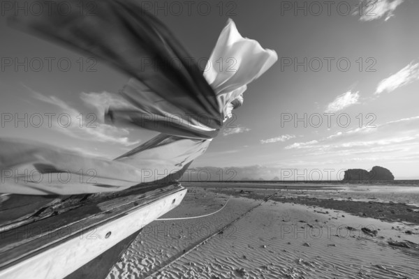Longtail boat on the beach, at low tide, Koh Ngai Island, Andaman Sea, Satun Province, Southern Thailand, Thailand, Asia
