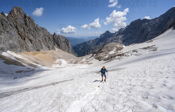 Mountaineer on a snowfield, mountain basin with glacier remnant of the Höllentalferner, Höllental, rocky mountain peaks, Höllental, Bavaria, Germany, Europe