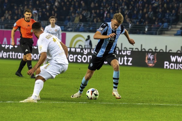 Football 3rd division, season 2024/25, matchday 12: Waldhof Mannheim against SV Wehen-Wiesbaden. On the ball: Nicklas Shipnoski (7, Mannheim)
