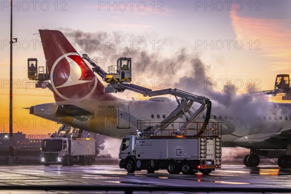 Frost at the airport, a Turkish Airlines aircraft is de-iced in front of sunrise. Airbus A321-231, Fraport, Frankfurt am Main, Hesse, Germany, Europe