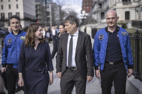 Trip by Federal Minister for Economic Affairs and Climate Protection Robert Habeck to the USA from 6-10 March 2024 Press statement with Matthias Maurer and Alexander Gerst and the Federal Government Commissioner for Aviation and Space, Anna Christmann in Washington, 7 March 2024
