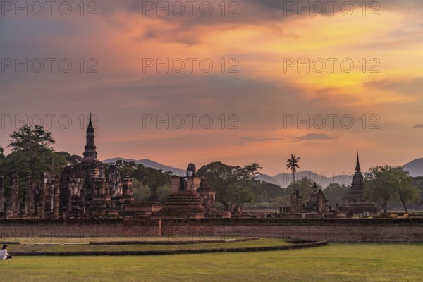 The central Buddhist temple Wat Mahathat at sunset, UNESCO World Heritage Sukhothai Historical Park, Thailand, Asia