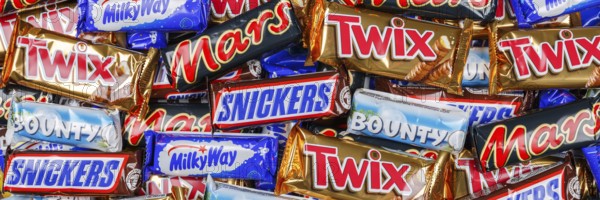 Mars Incorporated products such as Snickers chocolate bars, Twix, Milky Way and Bounty bars as background banners