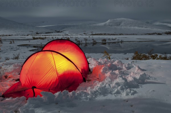 Tent in mountain landscape, Sarek National Park, World Heritage Laponia, Norrbotten, Lapland, Sweden, lighting, evening mood, Scandinavia, Europe