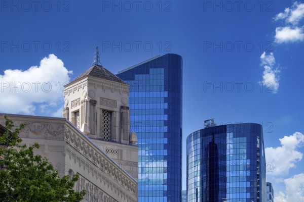 Scenic panoramic views of Auckland skyline and financial downtown city center.