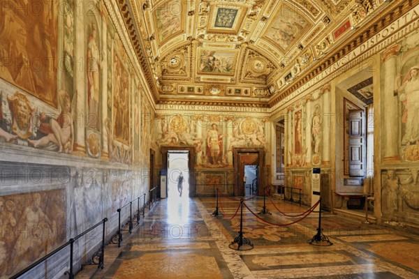 Ceiling painting and golden wall decorations in the Sala Paolina, Pope's chamber, Castel Sant Angelo, Castel Sant'Angelo, Museum, Rome, Lazio, Italy, Europe