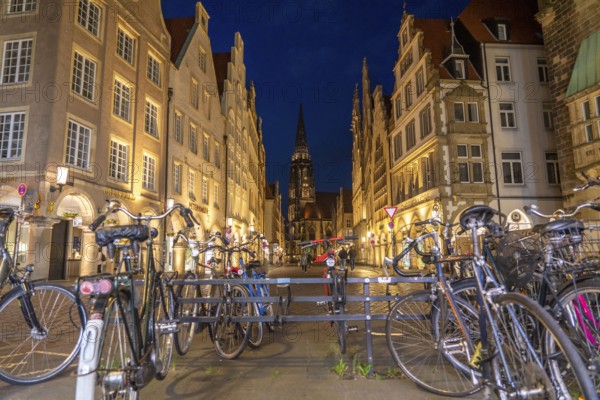 Historic old town, Prinzipalmarkt, gabled houses, St. Lamberti Church, bicycle parking, in Münster, North Rhine-Westphalia, Germany, Europe