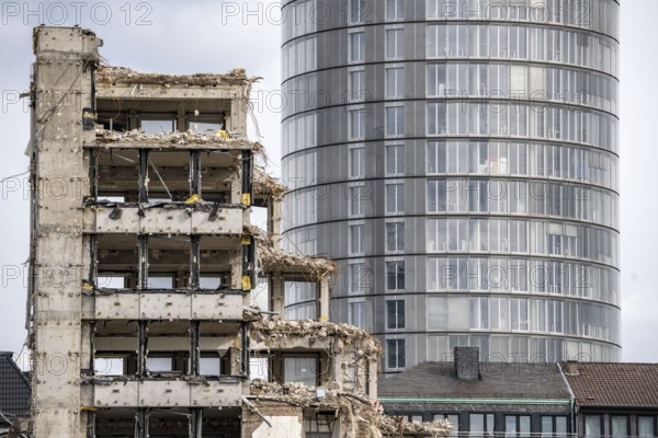 Demolition of the former RWE building complex, in the city centre, on the A40 motorway in Essen, with the RWE Tower in the background, North Rhine-Westphalia, Germany, Europe