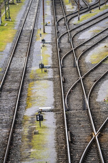 Track systems, shunting tracks, sidings, branches, the Mülheim-Styrum marshalling yard, on the railway line between Mülheim an der Ruhr and Duisburg, railway line, for local and long-distance traffic, freight traffic, North Rhine-Westphalia, Germany, Europe