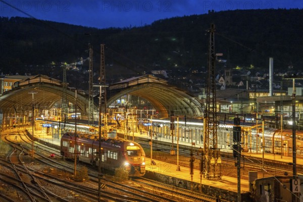 The main railway station of Hagen, station halls, tracks, platforms, regional railway, North Rhine-Westphalia, Germany, Europe