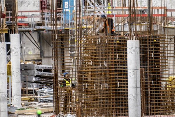 Major construction site in Düsseldorf, on the B8, Danziger Straße, construction of a residential and commercial complex, Deiker Höfe, North Rhine-Westphalia, Germany, Europe