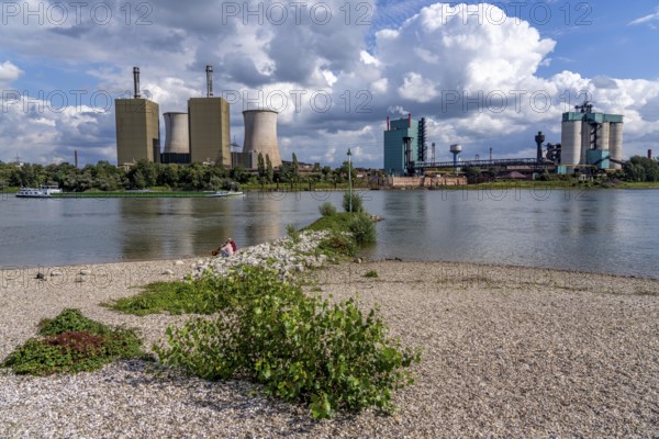 Duisburg-Huckingen gas-fired power station, operated by RWE, on the site of Hüttenwerke Krupp Mannesmann, HKM, cargo ship on the Rhine, Duisburg, North Rhine-Westphalia, Germany, Europe