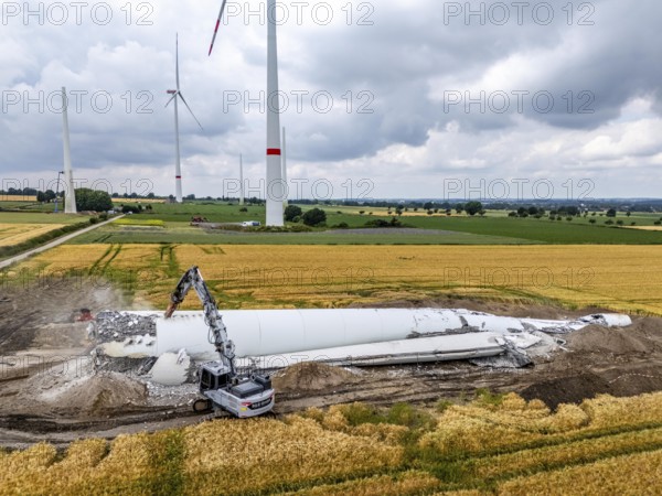 Demolished tower of a 20 year old wind turbine, in the Werl wind farm, 5 old Enercon E-66 turbines are demolished, 2 new Siemens SG6.6-170 wind turbines replace them, the 2 new wind turbines produce twice as much energy, 12 MW power, as the 5 old wind turbines, called repowering, demolition work, Werl, North Rhine-Westphalia, Germany, Europe