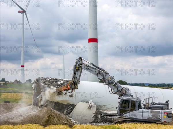 Demolished tower of a 20 year old wind turbine, in the Werl wind farm, 5 old Enercon E-66 turbines are demolished, 2 new Siemens SG6.6-170 wind turbines replace them, the 2 new wind turbines produce twice as much energy, 12 MW power, as the 5 old wind turbines, called repowering, demolition work, Werl, North Rhine-Westphalia, Germany, Europe