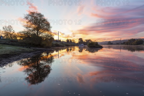Sunrise on the Elbe in Kötitz, Coswig, Saxony, Germany, Europe