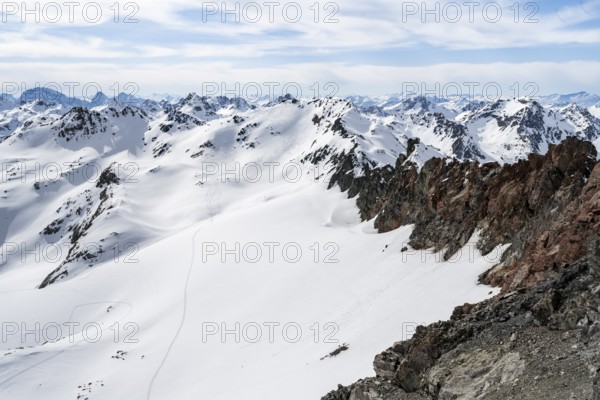 Mountain panorama with view of the Scalettahorn summit, ascent to Piz Grialetsch in winter, Grisons Haute Route, Albula Alps, Rhaetian Alps, Grisons, Switzerland, Europe