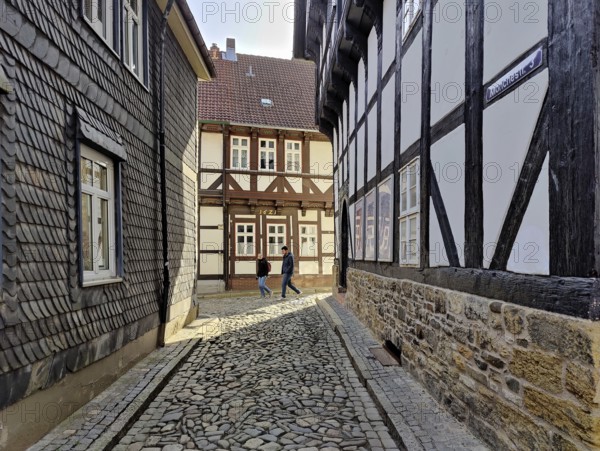 Narrow alley with half-timbered houses and cobblestones in the old town, UNESCO World Heritage Site, Goslar, Lower Saxony, Germany, Europe