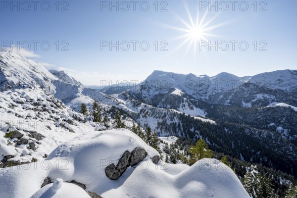 Snow-covered summit of the Jenner in autumn, view of mountain panorama with Hagengebirge, Sonnenstern National Park Berchtesgaden, Berchtesgaden Alps, Schönau am Königssee, Berchtesgadener Land, Bavaria, Germany, Europe