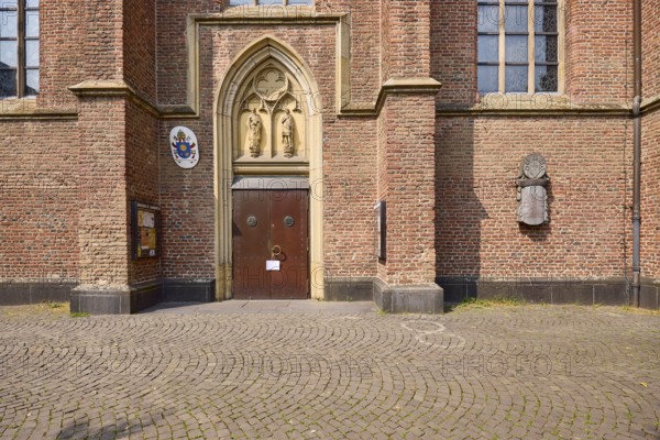 Entrance to St Lambert's Basilica in the old town of Düsseldorf, state capital, independent city, North Rhine-Westphalia, Germany, Europe