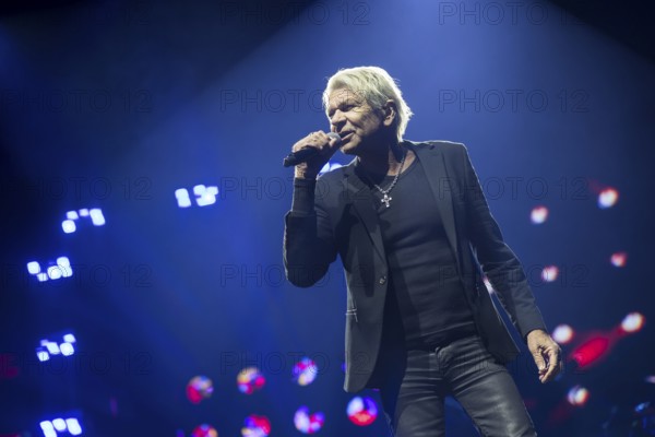 Matthias Reim live on ..und plötzlich bist du Kult! Tour in the Berlin Uber Arena on 29 December 2024