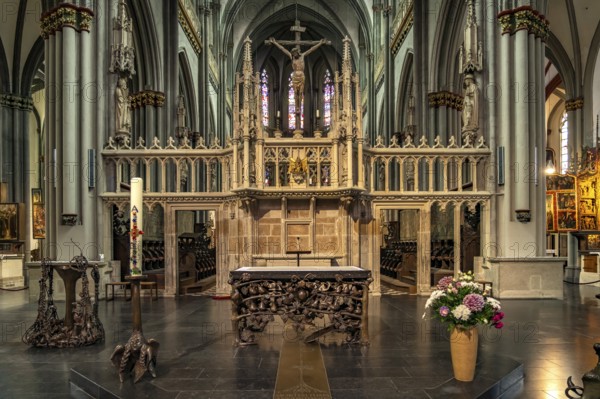 Interior of the Catholic Church of St Viktor in Xanten, Lower Rhine, North Rhine-Westphalia, Germany, Europe