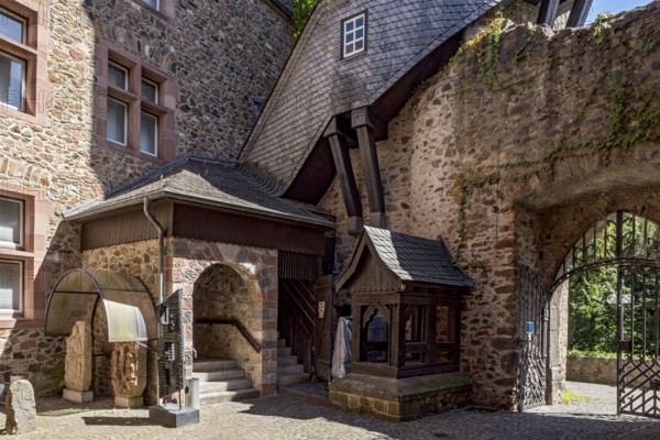 Old neo-renaissance castle, castle courtyard with fountain and stairway to the Heidenturm, Thieves' Tower, former keep of the medieval moated castle, Upper Hesse Museum, Old Town, Giessen, Giessen, Hesse, Germany, Europe
