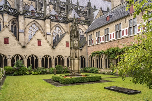 Inner courtyard and cloister of the Catholic Church of St Viktor in Xanten, Lower Rhine, North Rhine-Westphalia, Germany, Europe