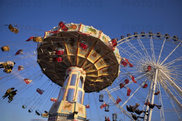 Ferris wheel, Europa Rad, chain carousel, Cannstatter Wellenflug, rides, movement, movement effect, Cannstatter Wasen, folk festival, Bad Cannstatt, Stuttgart, Baden-Württemberg, Germany, Europe