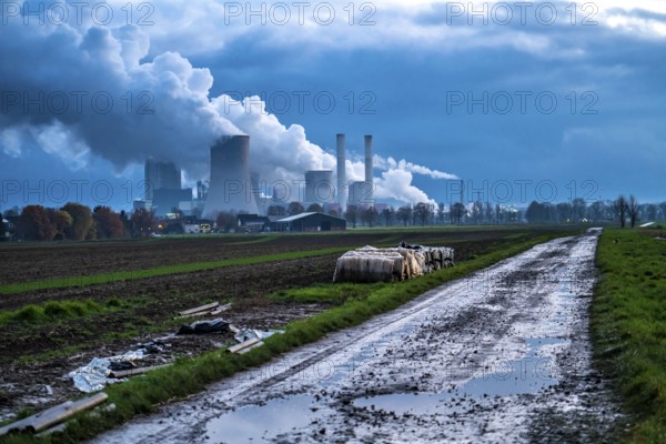 Field path, lignite-fired power station, RWE Power AG Niederaußem power station, near Bergheim, North Rhine-Westphalia, North Rhine-Westphalia, Germany, Europe