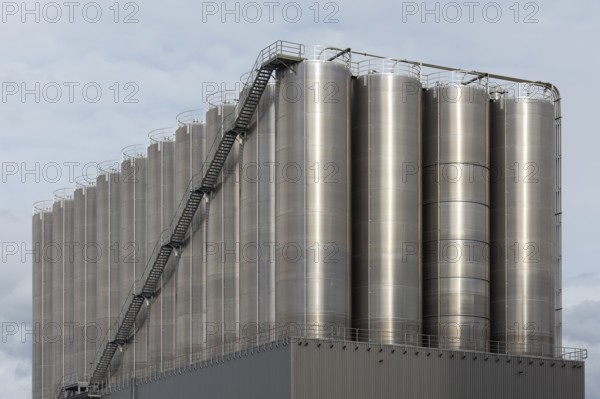 High silo facility for bulk goods, aluminium silo with external staircase, Parallelhafen, Duisburg-Neuenkamp, North Rhine-Westphalia, Germany, Europe