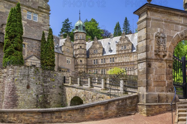 Castle bridge of Hämelschenburg Castle, Weser Renaissance castle, municipality of Emmerthal, Emmer, Emmental, Weserbergland, Lower Saxony, Germany, Europe