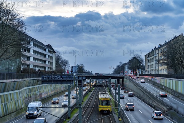 The Hausackerbrücke, inner-city road bridge over the A40 motorway and the U18 light rail line, between Essen-Frohnhausen and Holsterhausen, extensively renovated in 2018, is already dilapidated again and has to be demolished, to be rebuilt in 2026, for which the A40 motorway and the tram line must be closed, North Rhine-Westphalia, Germany, Europe