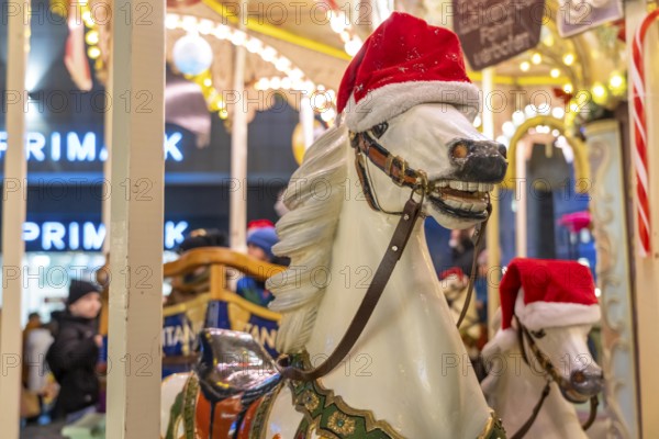 Pre-Christmas season, Christmas market in the city centre of Essen, Kennedyplatz, historic carousel, North Rhine-Westphalia, Germany, Europe