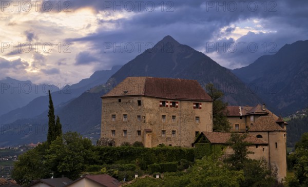 Schenna Castle, Castelo, Schenna, Scena, behind Mutspitze, evening light, atmospheric, South Tyrol, Autonomous Province of Bolzano, Italy, Europe