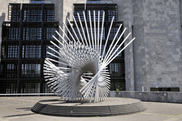 Sculpture Lebenskraft by the Spanish sculptor and draughtsman Andreu Alfaro on Jockel-Fuchs-Platz, Mainz, Rhineland-Palatinate, Germany, Europe