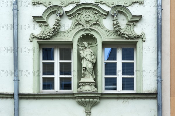 Window framed with figures of saints on a historic façade from 1895, of a former liqueur manufacturer, Stadtamhof, Regensburg, Upper Palatinate, Bavaria, Germany, Europe
