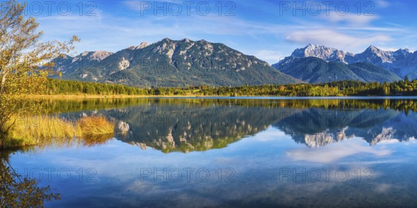 Barmsee, behind it the Karwendel mountains, Werdenfelser Land, Upper Bavaria, Bavaria, Germany, Europe