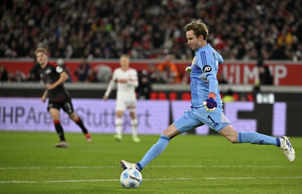 Goalkeeper Frederik Rönnow 1. FC Union Berlin FCU (01) Action on the ball MHPArena, MHP Arena Stuttgart, Baden-Württemberg, Germany, Europe