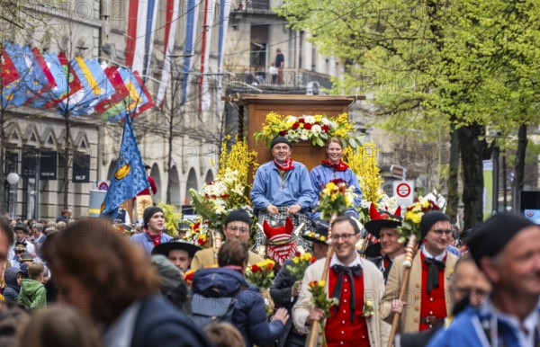 Parade of historically costumed guildsmen, Sechseläuten or Sächsilüüte, Zurich Spring Festival, Zurich, Switzerland, Europe