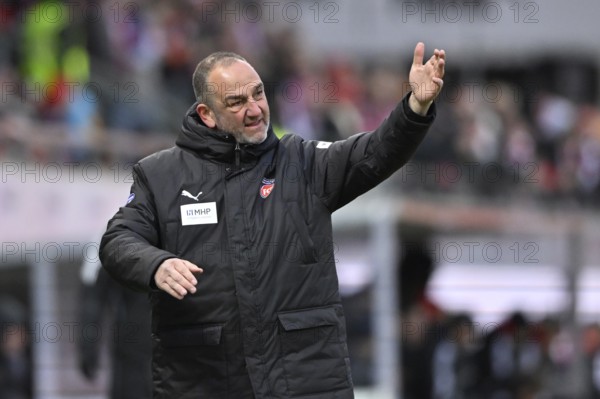 Coach Frank Schmidt 1. FC Heidenheim 1846 FCH Gesture Gesture on the sidelines Voith-Arena, Heidenheim, Baden-Württemberg, Germany, Europe