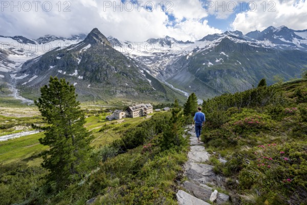 Mountaineer barefoot on a hiking trail, mountain hut Berliner Hütte, mountain peak Steinmandl, glacier Waxeggkees and Hornkees, Berliner Höhenweg, Zillertal Alps, Zillertal, Tyrol, Austria, Europe