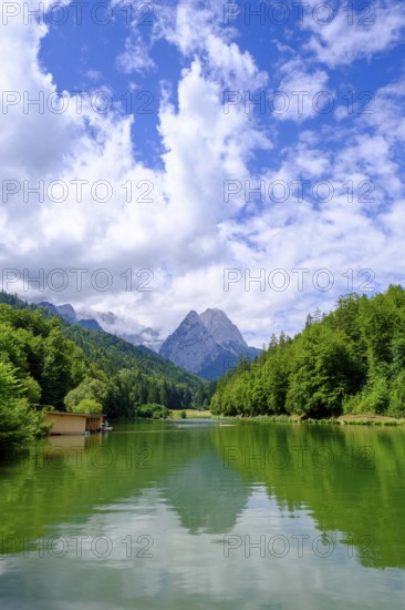Riessersee near Garmsch-Partenkirchen in front of the Waxensteinen, Upper Bavaria, Bavaria, Germany, Europe